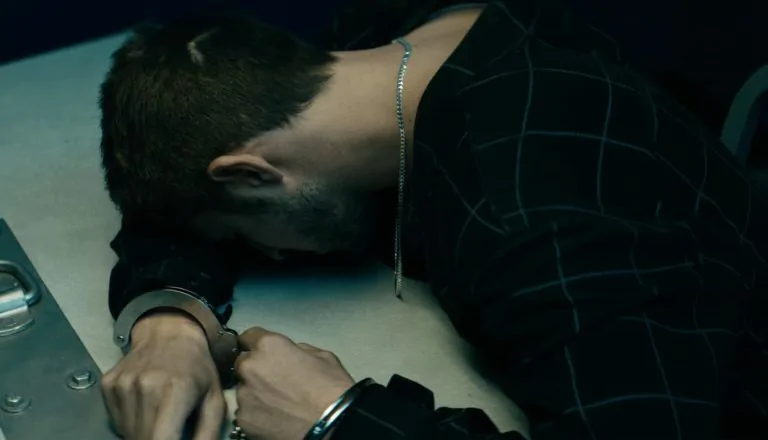 Момент из 6 серии 2 сезона